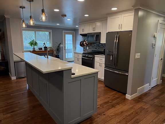 2nd image of 362 E 9150 S