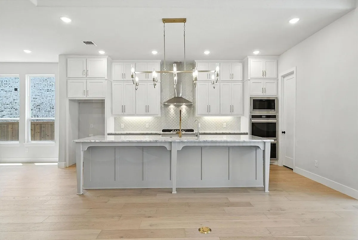 5 bed, 5.5 bath, 3449 sqft, $4,950 — Photo 4