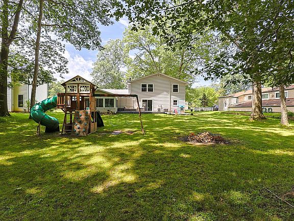 5th image of 725 Regina Dr