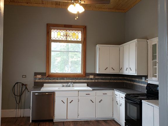 2nd image of 502 Cedar St #A