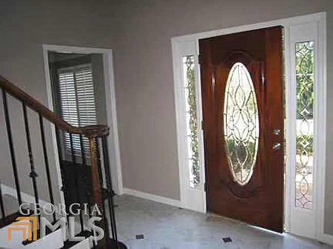 4785 Hampton Lake Dr — Photo 2