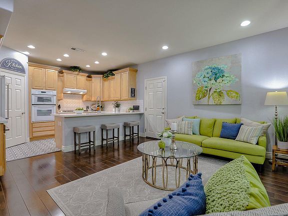 2nd image of 297 Rayos Del Sol Dr