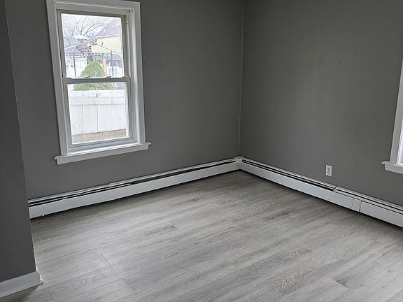 3rd image of 117 Perry St APT 1