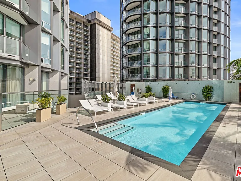 211 W Elm Ct #14B — Photo 21