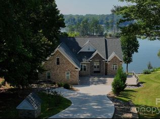 203 High Lake Dr, Statesville, NC 28677
