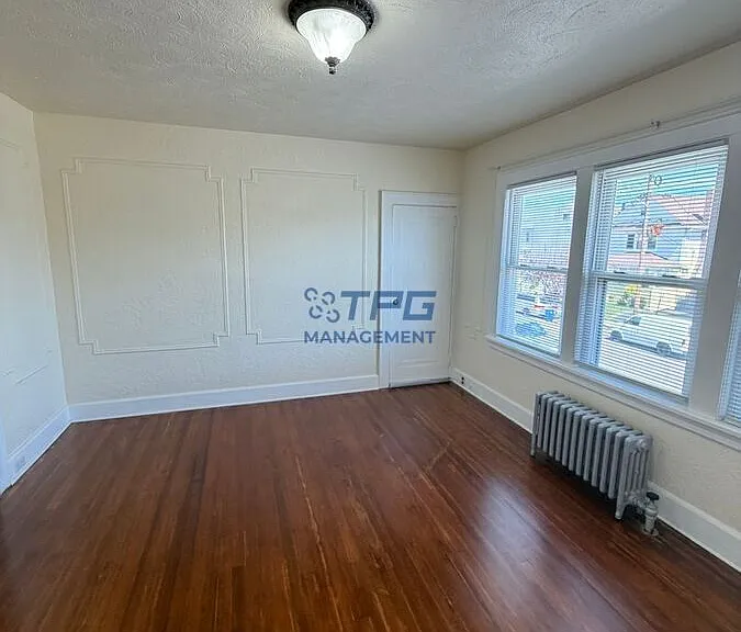 318 E 19th St #2 — Photo 7