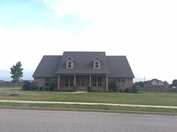 2nd image of 453 Goldfinch Dr