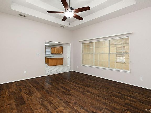 4th image of 707 Diana Dr