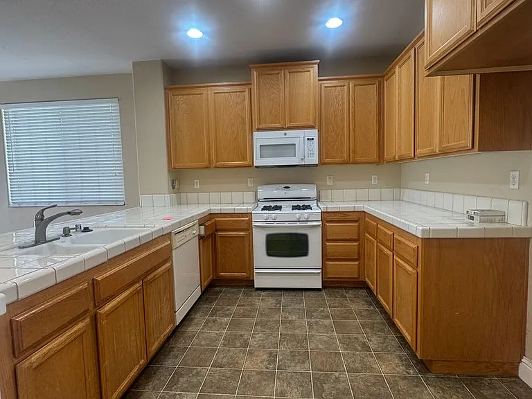 10140 Van Brocklin Way — Photo 7