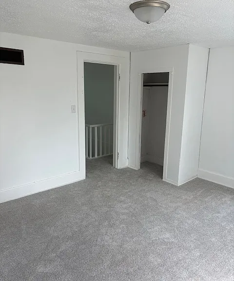 736 N Ottawa Ave — Photo 1