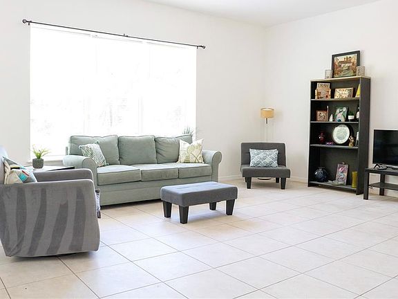 4th image of 2627 Fiddlestick Cir