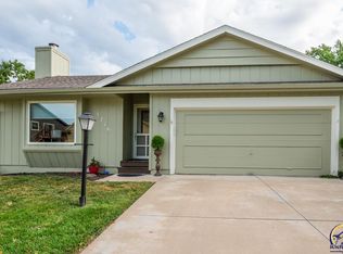 5716 SW Quail Cove Cir, Topeka, KS 66614