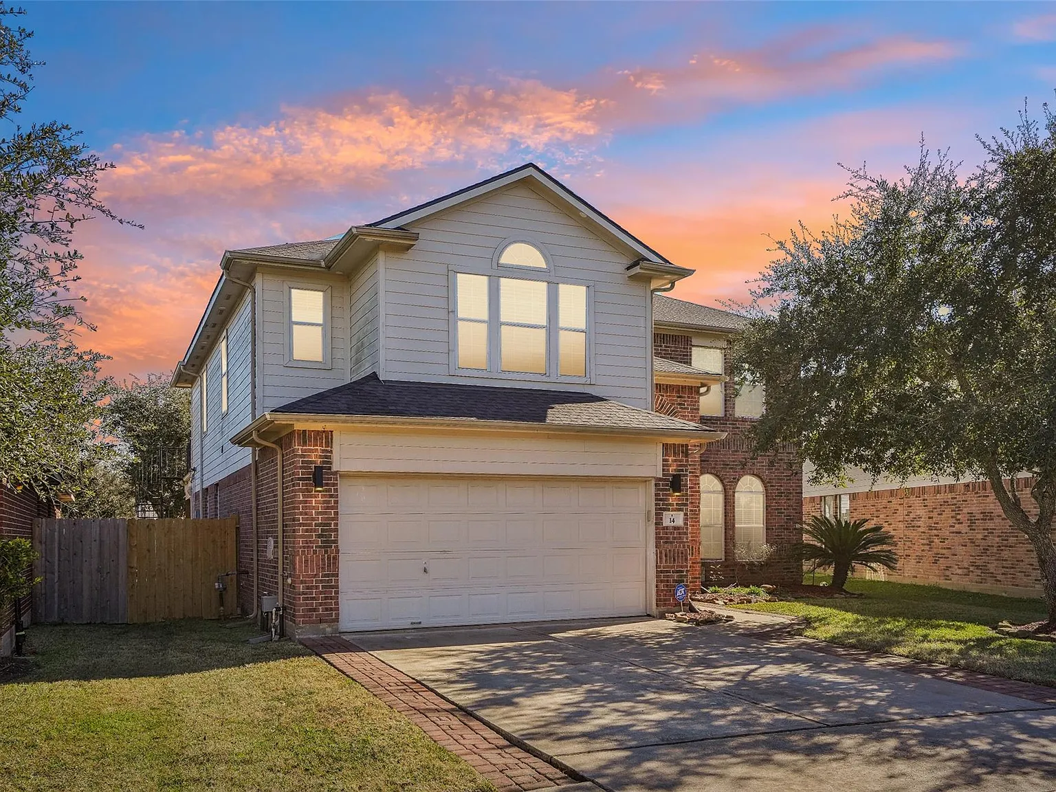 4 bed, 3.0 bath, 2542 sqft, $3,000 — Photo 2