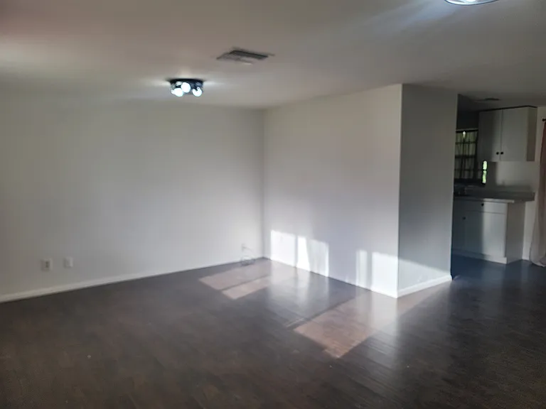 1504 Lura Ave — Photo 2