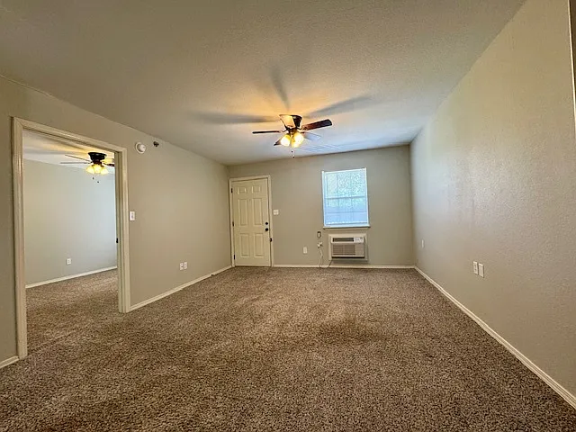 944 N Storer Ave — Photo 4
