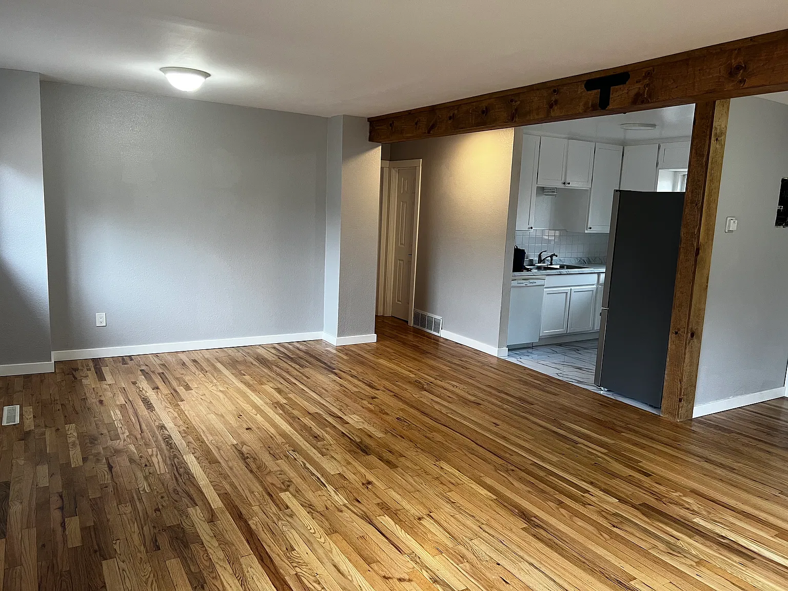 2 bed, 950 sqft, $1,600 — Photo 4