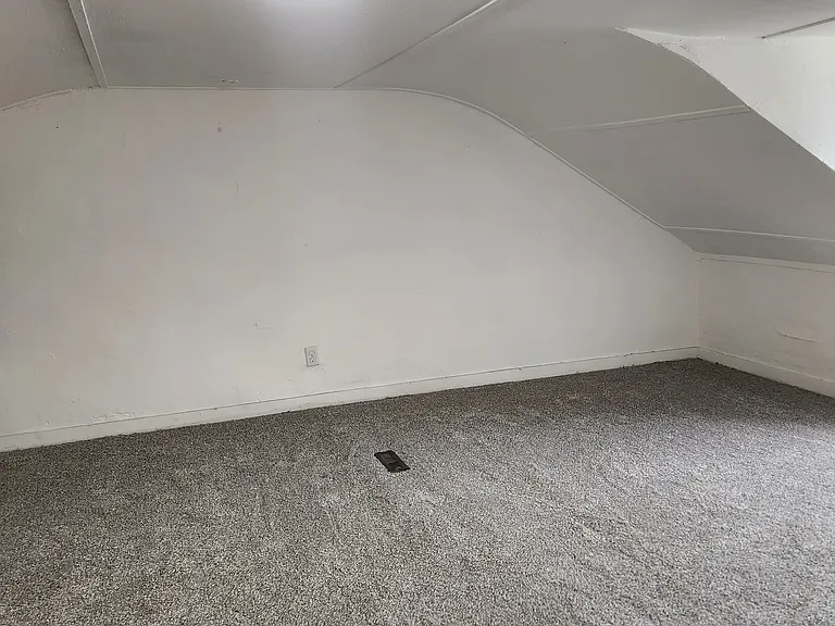 320 Wallace St — Photo 44