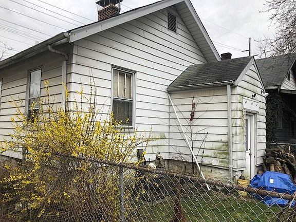 4th image of 210 W 22nd St