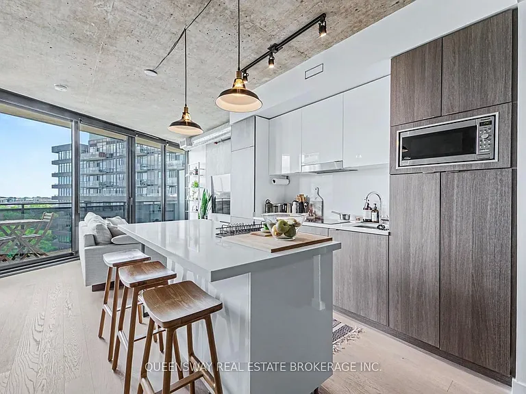 21 Lawren Harris Sq #812 — Photo 9