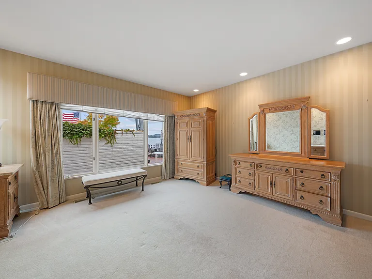 1910 Faben Dr — Photo 17