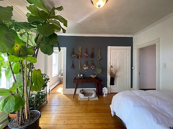 2nd image of 496 Sumner St #3