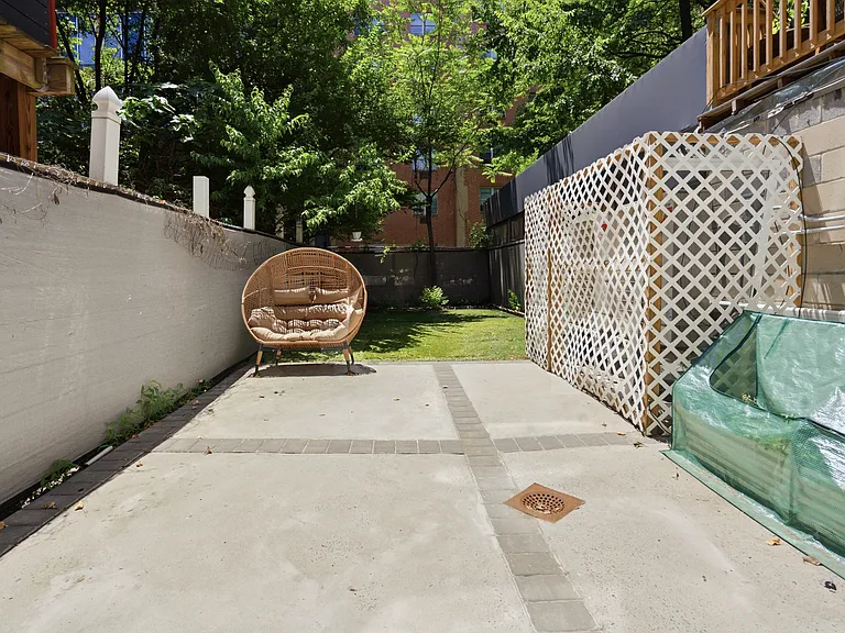334 E 116th St #GARDEN-LEVEL — Photo 15
