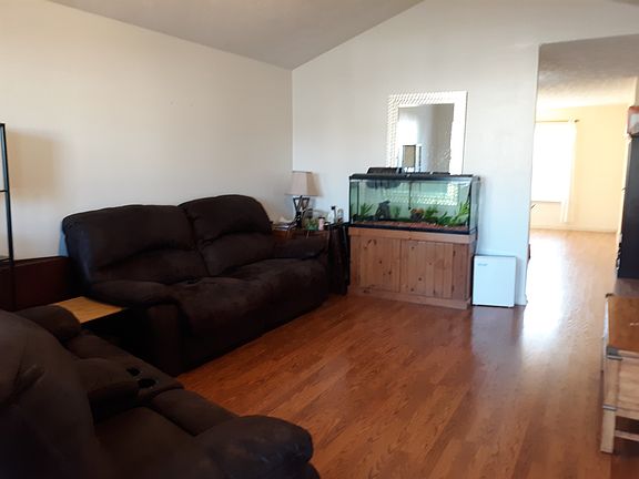 4th image of 2048 Horncastle Dr