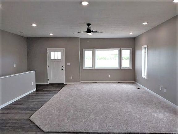 3rd image of 203 Hollyhock Ln