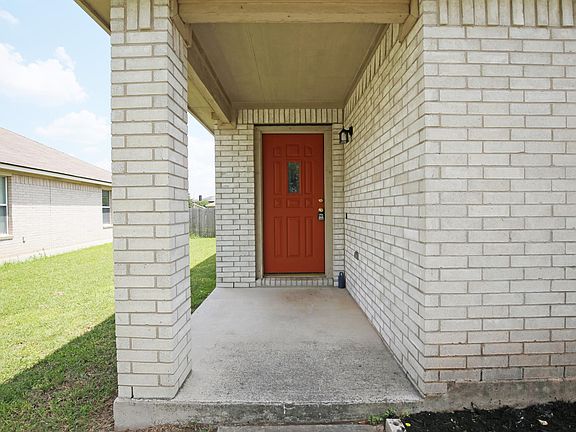 4th image of 306 McCarthur Dr