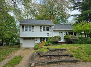 7 Windsor Pl, Mount Holly, NJ 08060