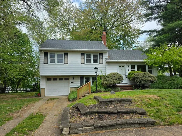 7 Windsor Pl, Mount Holly, NJ 08060