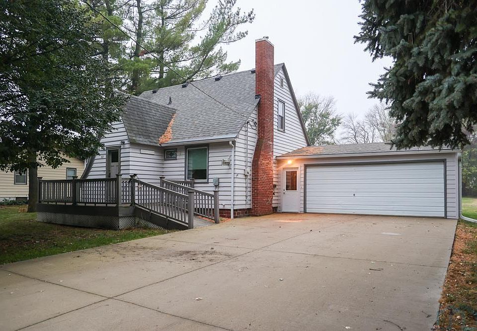 1st image of 105 S Waterman St
