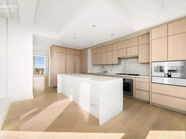 138 East 50th Street image 17 of 50