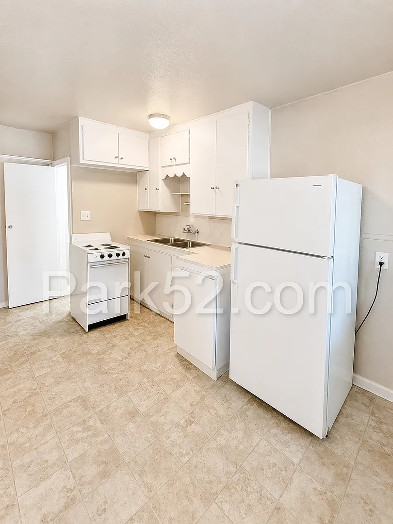 1 Bed 1 Bath Tacoma Apartment with On-Site Laundry and Parking — Photo 4