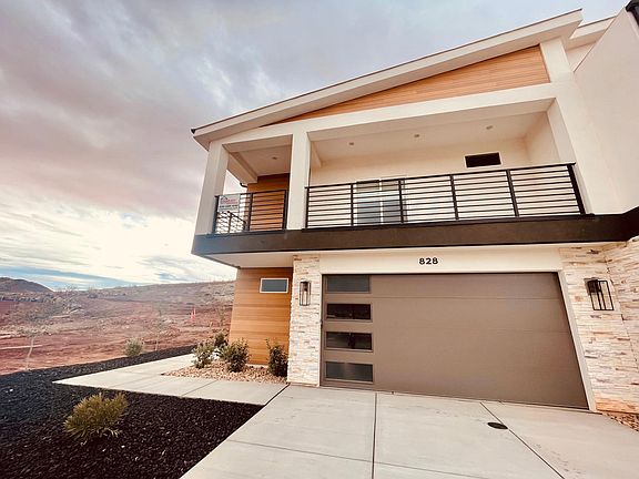 828 Desert Cactus has no neighbor beside, extra yard space!