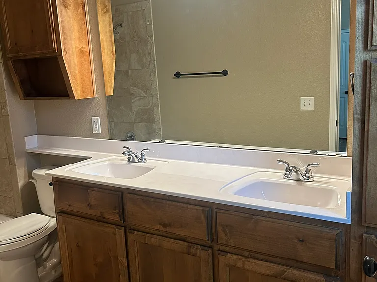 4300 Hunters Place Dr #B — Photo 16