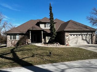 17 Ginger Woods Cir, Valley, NE 68064