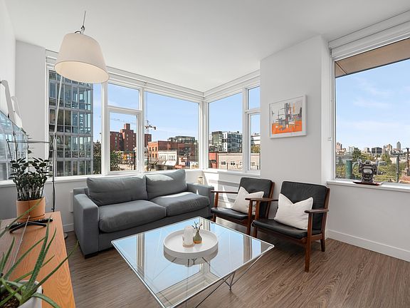 4th image of 209 E 7th Ave #414