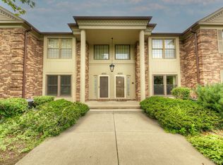 4350 Knightsbridge Ln, West Bloomfield, MI