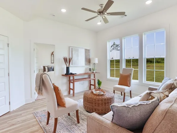 1006 Crossing Ct E, Valley, AL 36854