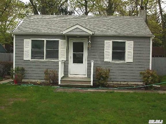2nd image of 300 Lake Dr