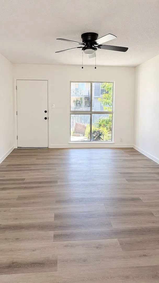 Tobias Garden Apartments — Photo 3