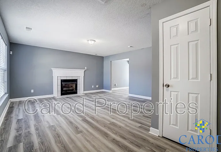 1015 Alston Hill Dr — Photo 4