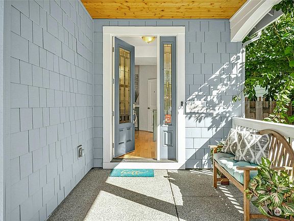 3rd image of 1661 NE Falls Drive