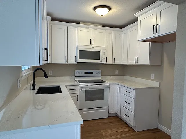 2394 W Fairway Dr — Photo 8