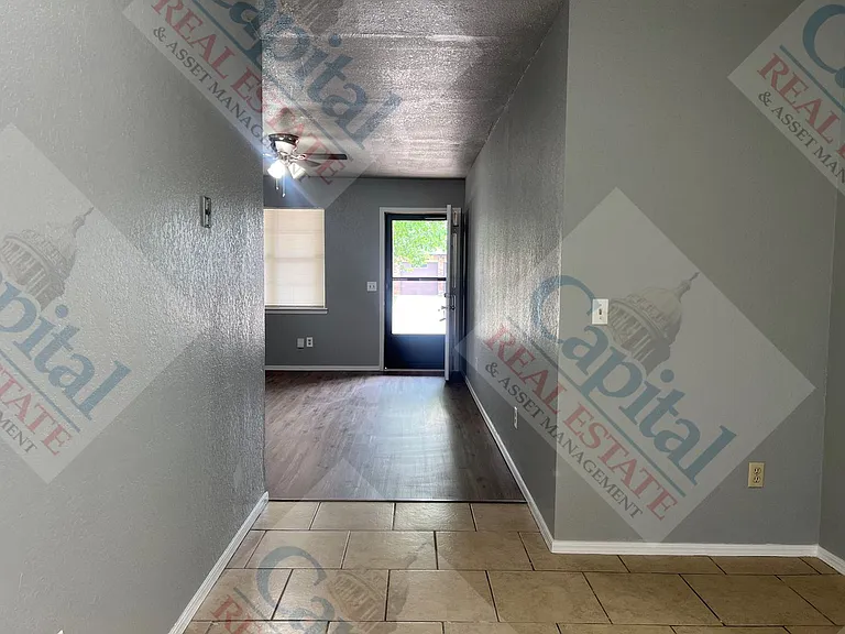 733 W Perry Dr — Photo 8