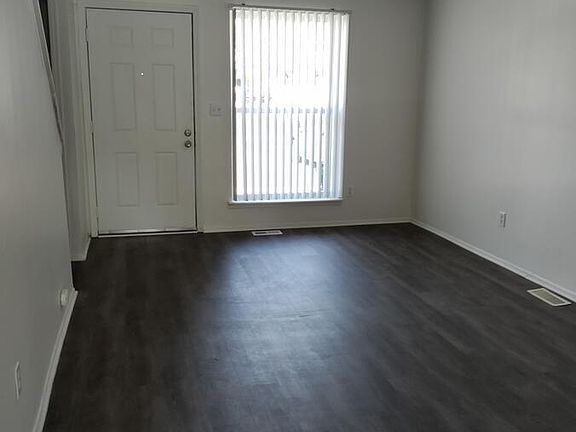 3rd image of 527 Villa Dr