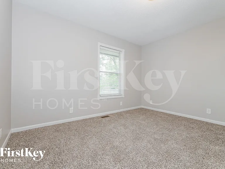 201 E Hale St — Photo 10