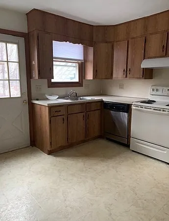 85 Center St #A — Photo 4