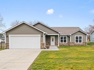 305 S Jefferson St, Spring Hill, KS 66083